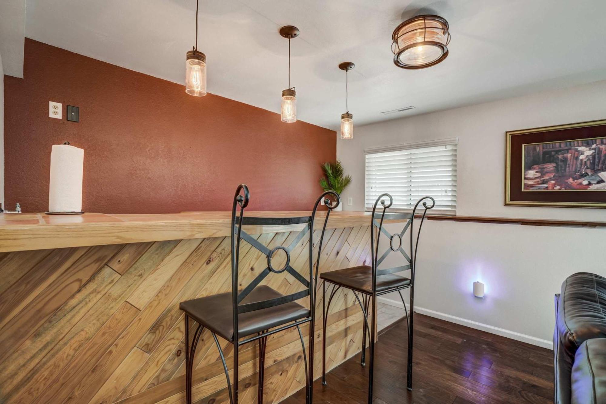 3bd Quiet Suburbs Restaurants & Parks Colorado Springs